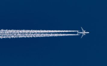Airplane contrails