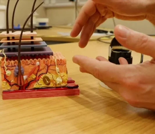 Artificial fingertip gives robots nearly humanlike dexterity