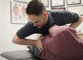 The Benefits and Risks of Chiropractic Care: How This Practice Affects Health and Pain Management
