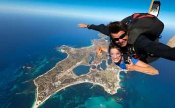 The Best Places for Skydiving: The Science and Thrill of Jumping from a Plane