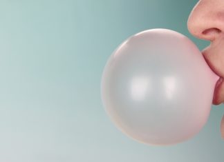 Chewing gum burns calories