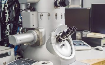 The Discovery of the Electron Microscope: Seeing the Unseen World