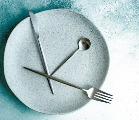 The Benefits and Risks of Intermittent Fasting: How to Create a Safe and Effective Fasting Routine