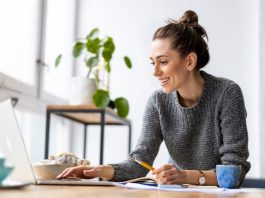 The Rise of Financial Technology: How Fintech Is Disrupting the Traditional Banking Industry