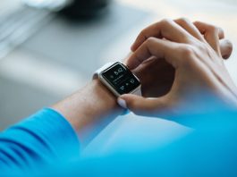 The Future of Wearable Technology in Fashion: From Smartwatches to Augmented Reality